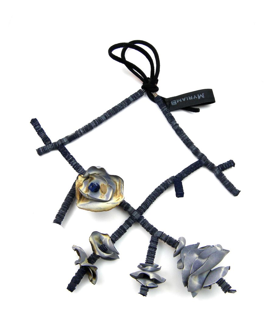 C1M Collana tralcio fiorito piccola celeste